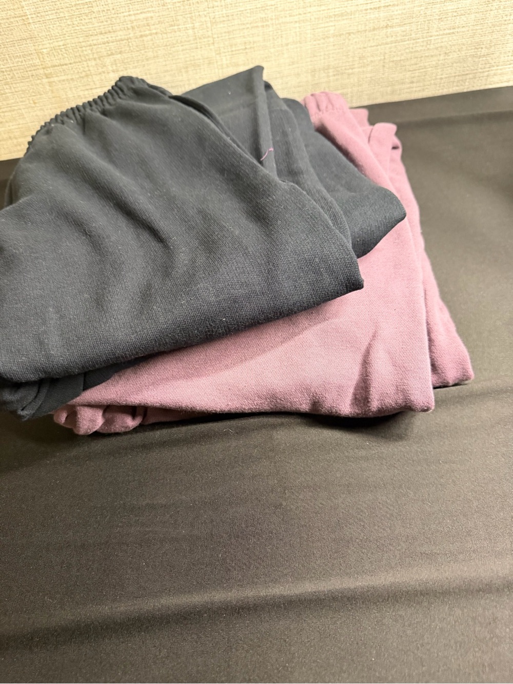 Fruit of the Loom Men’s Sweatpants Joggers - Black and Mauve 2 pack
